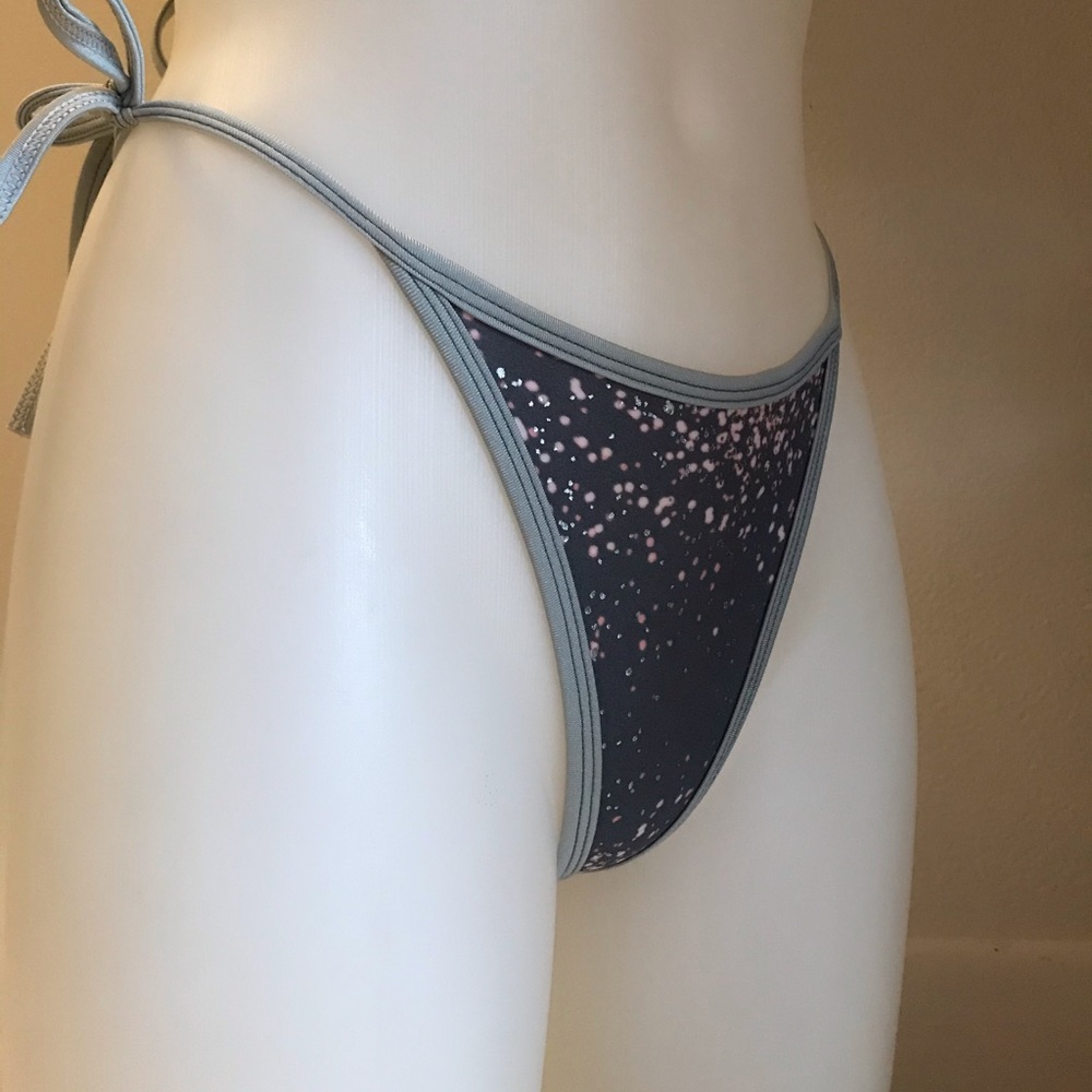 Bikini - Picture 5 of 7